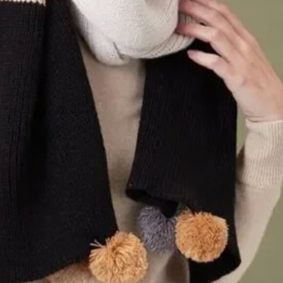 Stylish Black and Tan Pom Pom Chunky Scarf-NEW - Picture 14 of 15